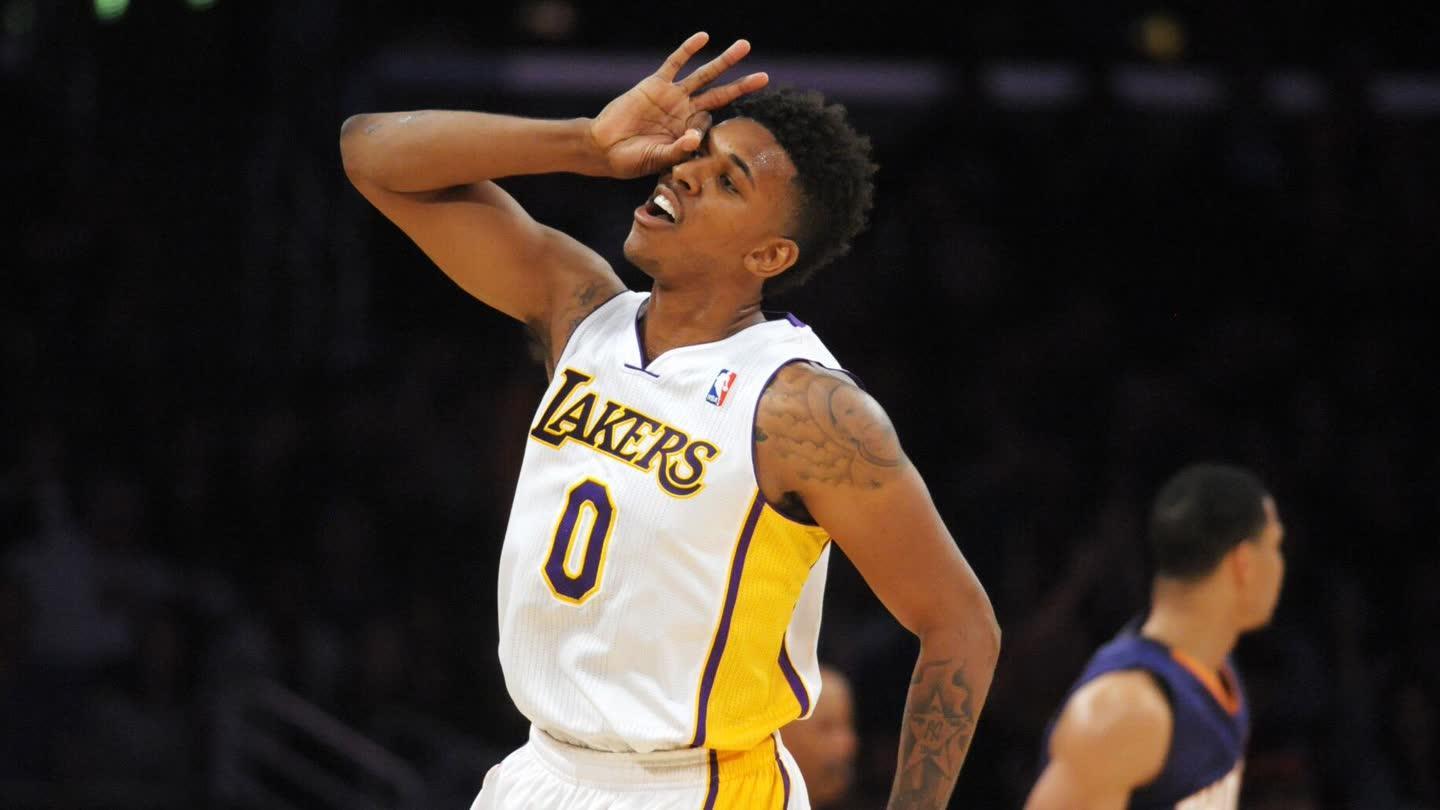 勇士主场力克雄鹿，库里轰31分领衔多点开花压制对手