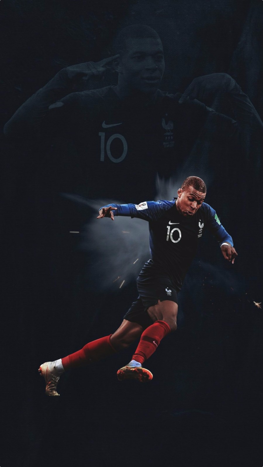 为什么外野手在追赶飞球时优先采用单手接捕而非传统的双手接捕